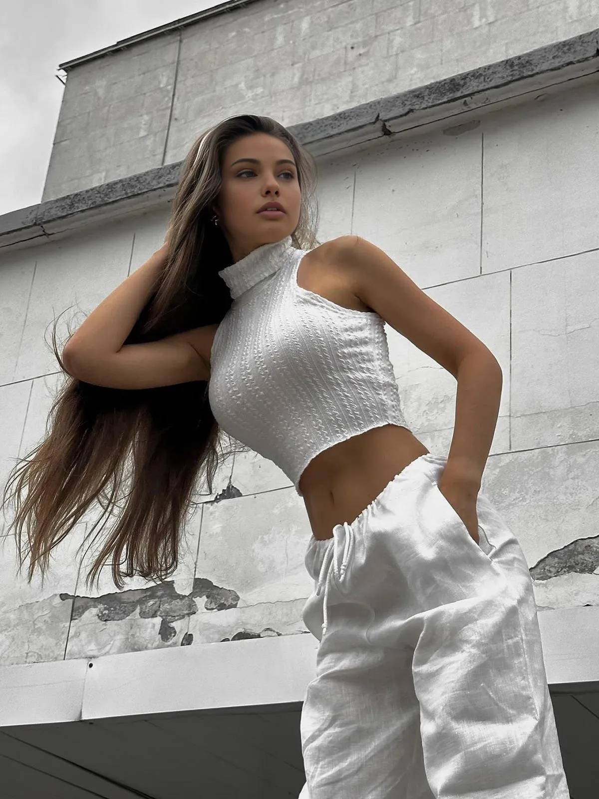 Twist Decor Textured Turtle Neck Tank Top sold by COMMENSE product image thumbnail 3