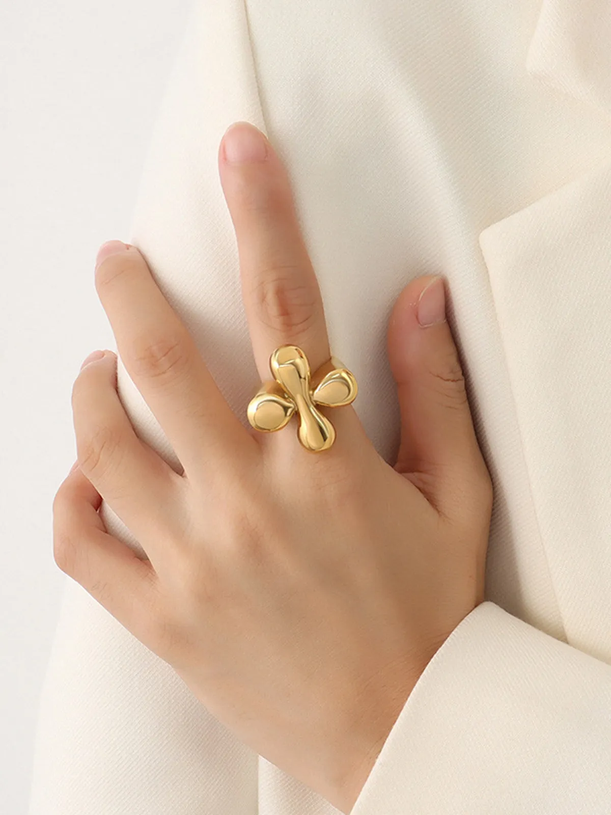 Retro Flower Chunky Ring sold by COMMENSE product image thumbnail 2