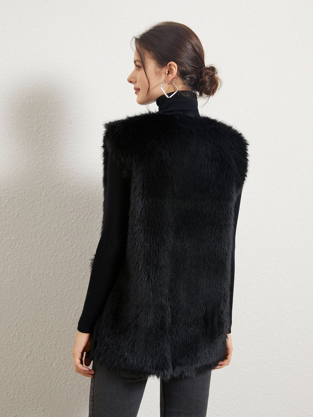 Essential Faux Fur Vest sold by COMMENSE product image thumbnail 4