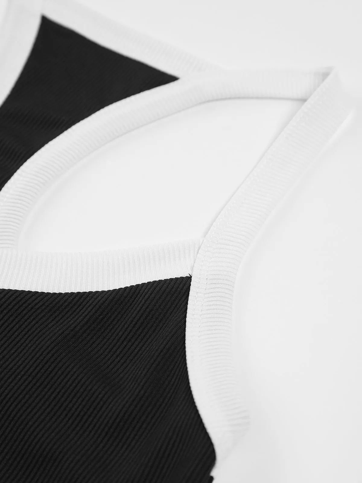 Sweetheart Neck Contrast Cami Top sold by COMMENSE product image thumbnail 5