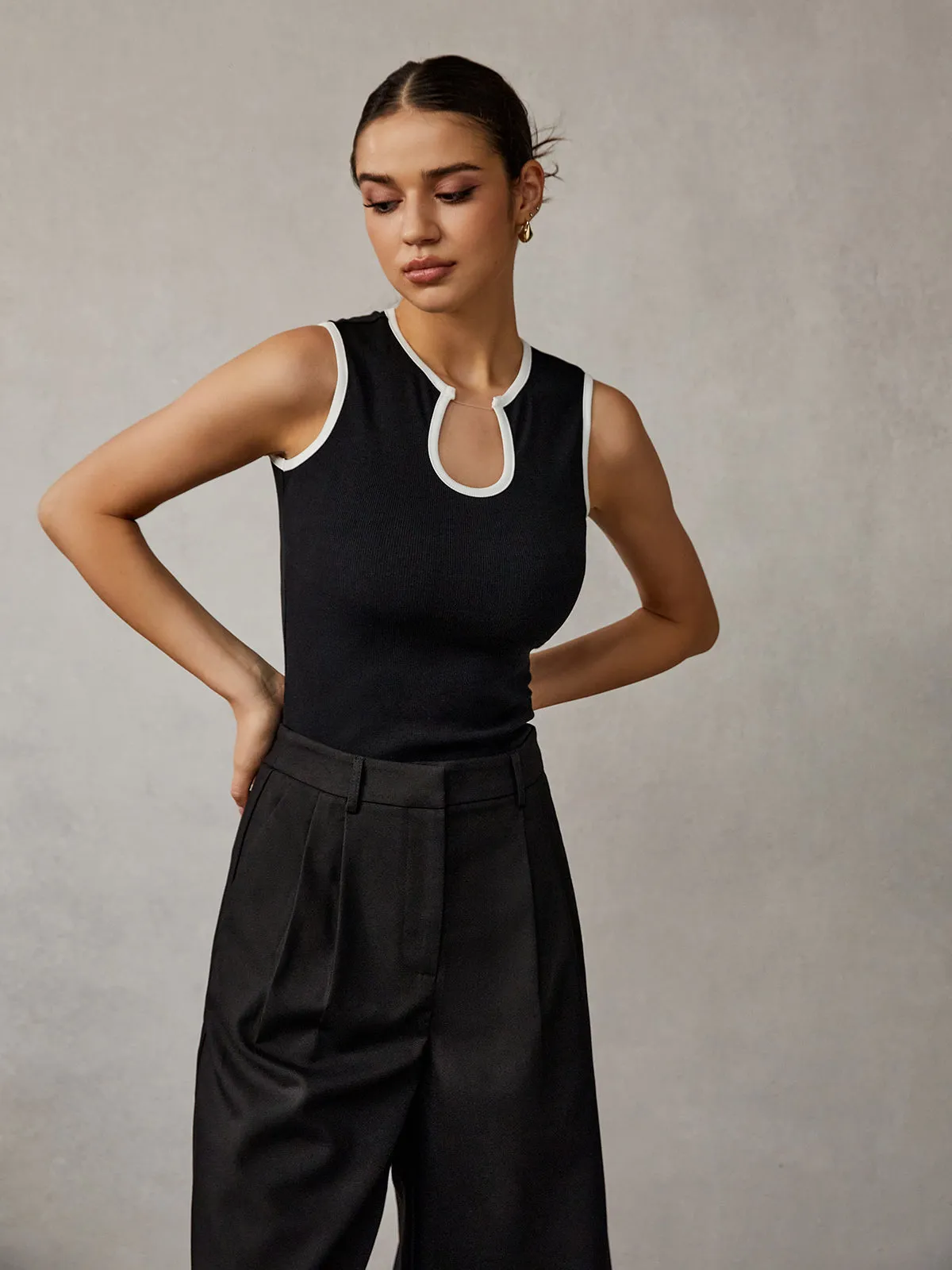 Contrast Binding Keyhole Neckline Tank Top sold by COMMENSE product image thumbnail 3