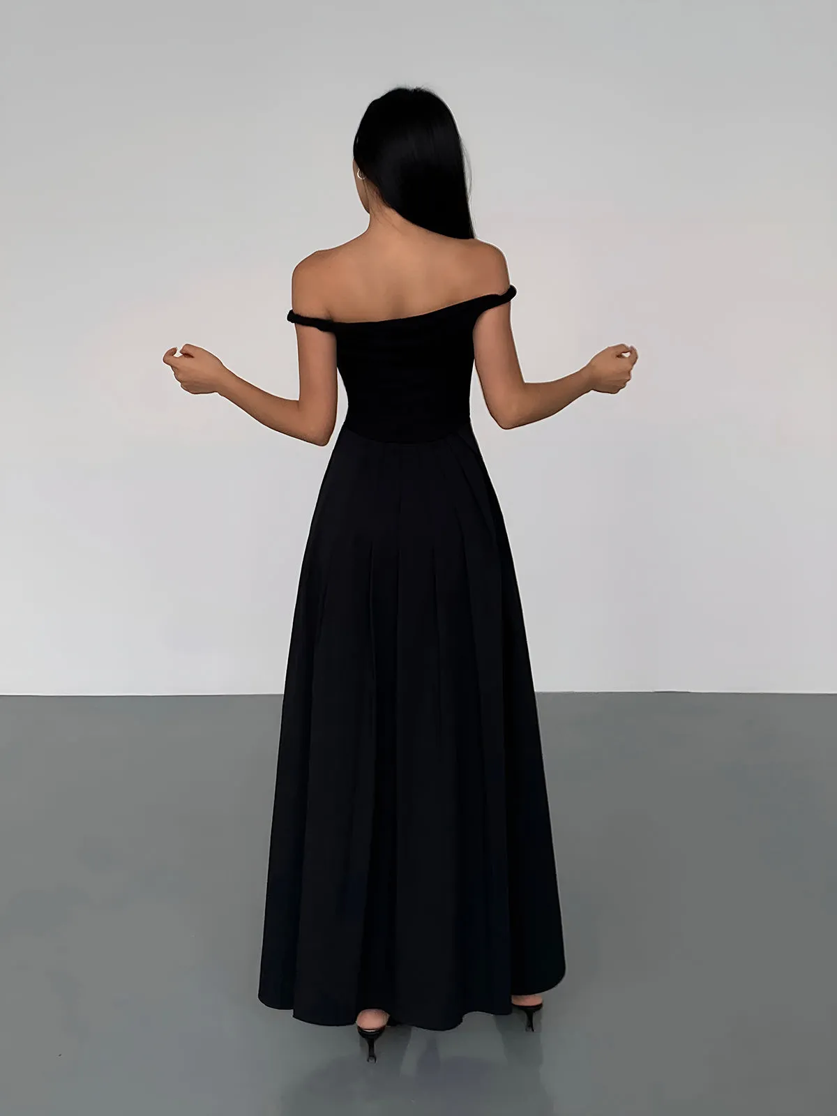 Solid Off-Shoulder Pleated Long Dress sold by COMMENSE product image thumbnail 3