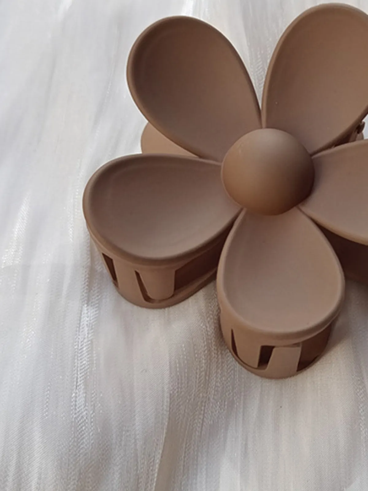 Blossom Matte Claw Clip sold by COMMENSE product image thumbnail 4