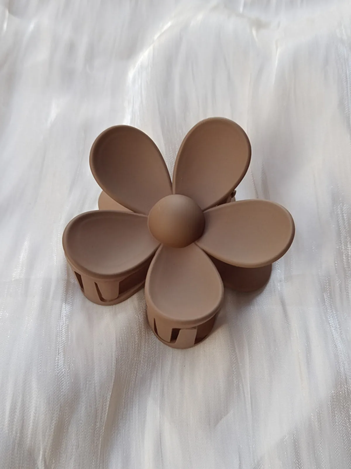 Blossom Matte Claw Clip sold by COMMENSE product image thumbnail 2