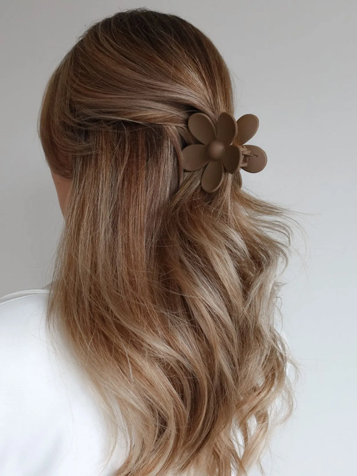 Blossom Matte Claw Clip sold by COMMENSE product image thumbnail 3