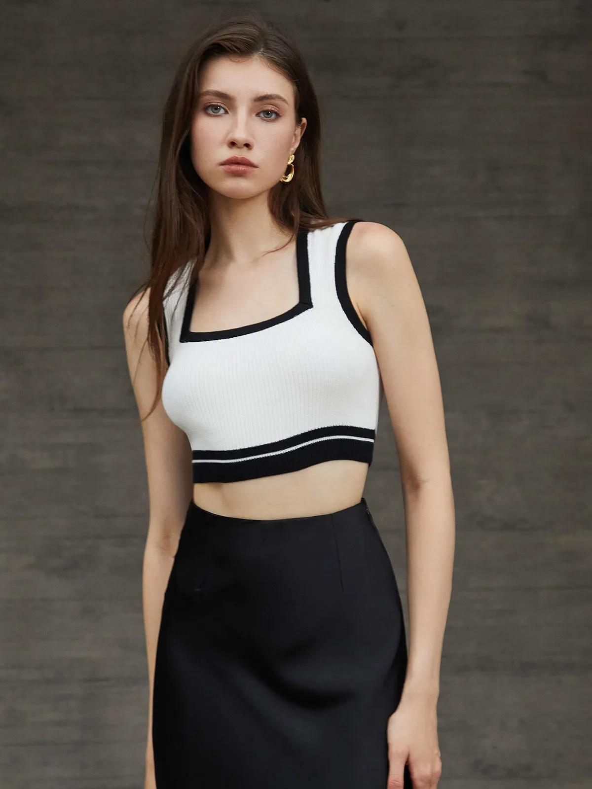 Contrast Binding Cropped Knit Tank Top sold by COMMENSE product image thumbnail 2