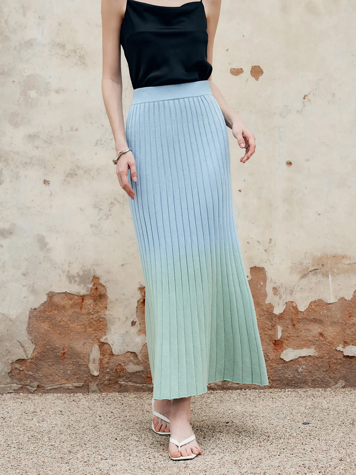 Pleated Gradient Maxi Skirt sold by COMMENSE product image thumbnail 2