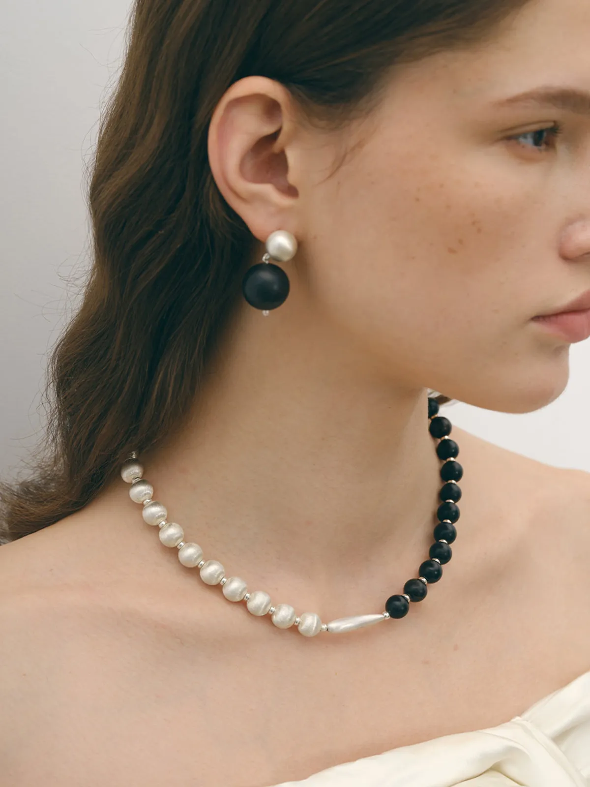 Two Tone Sandalwood Necklace sold by COMMENSE product image thumbnail 2