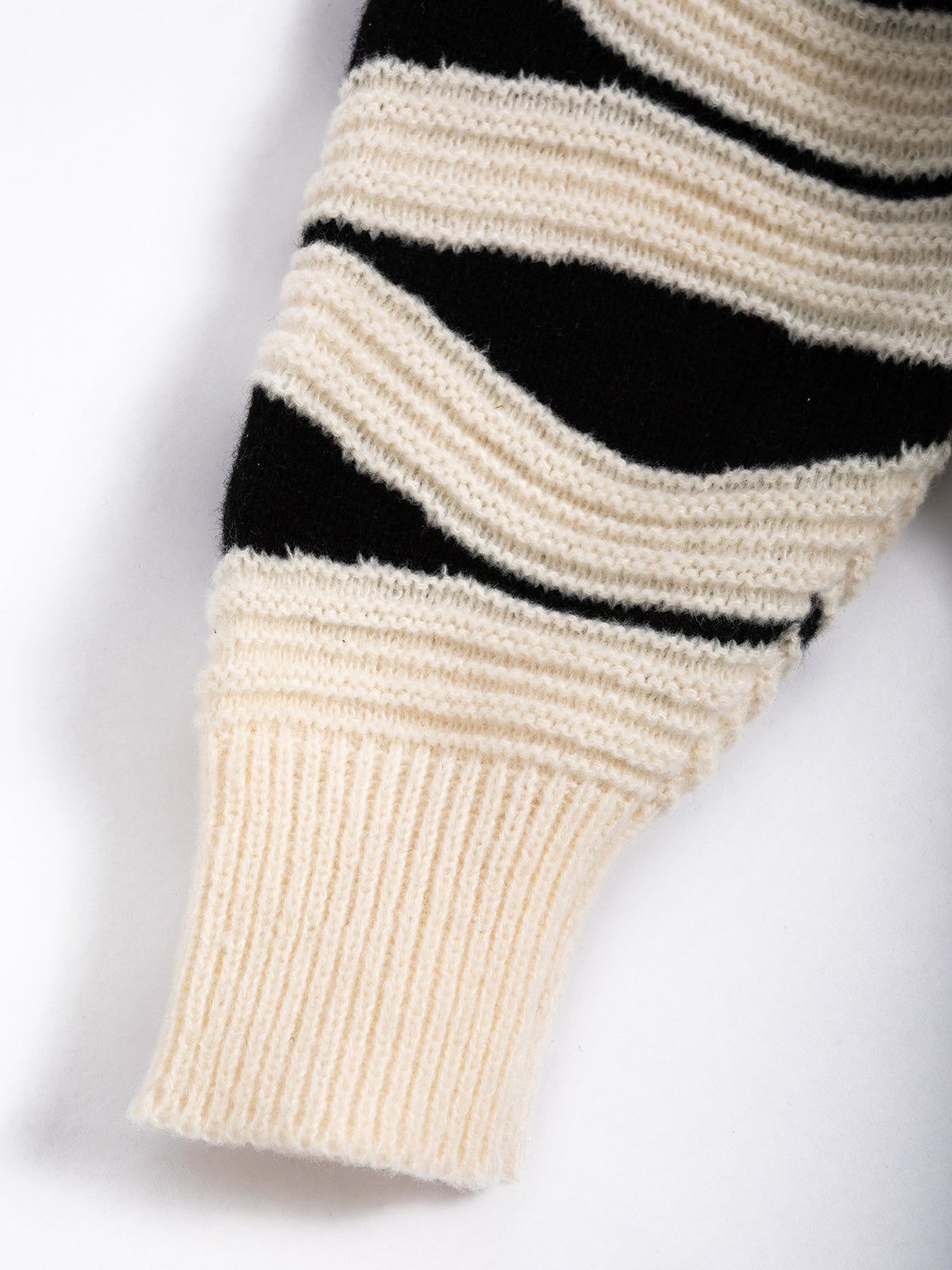 Wavy Stripe Cardigan sold by COMMENSE product image thumbnail 4