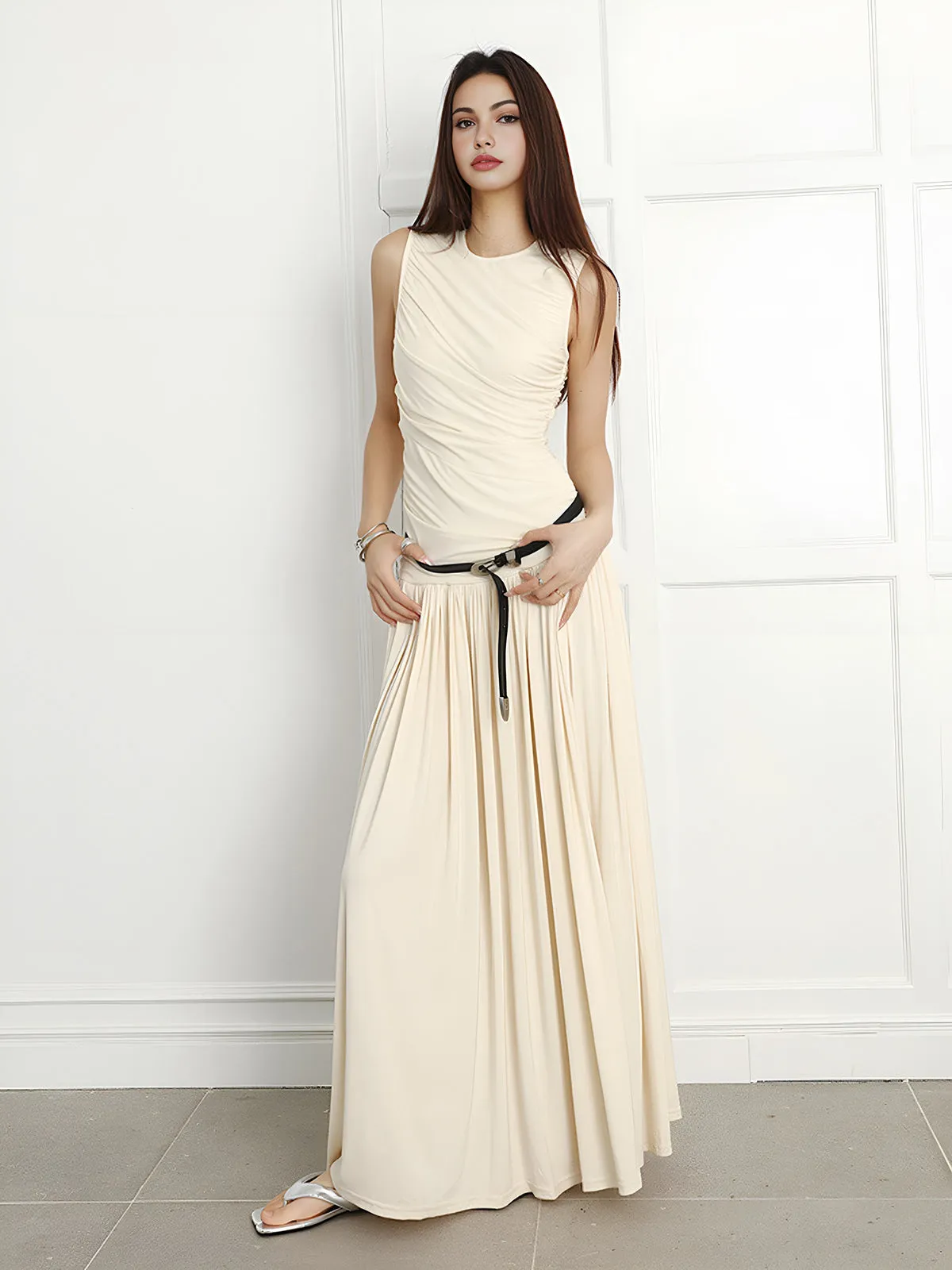 Sleeveless Crew Neck Pleated Long Dress Without Belt sold by COMMENSE product image thumbnail 5