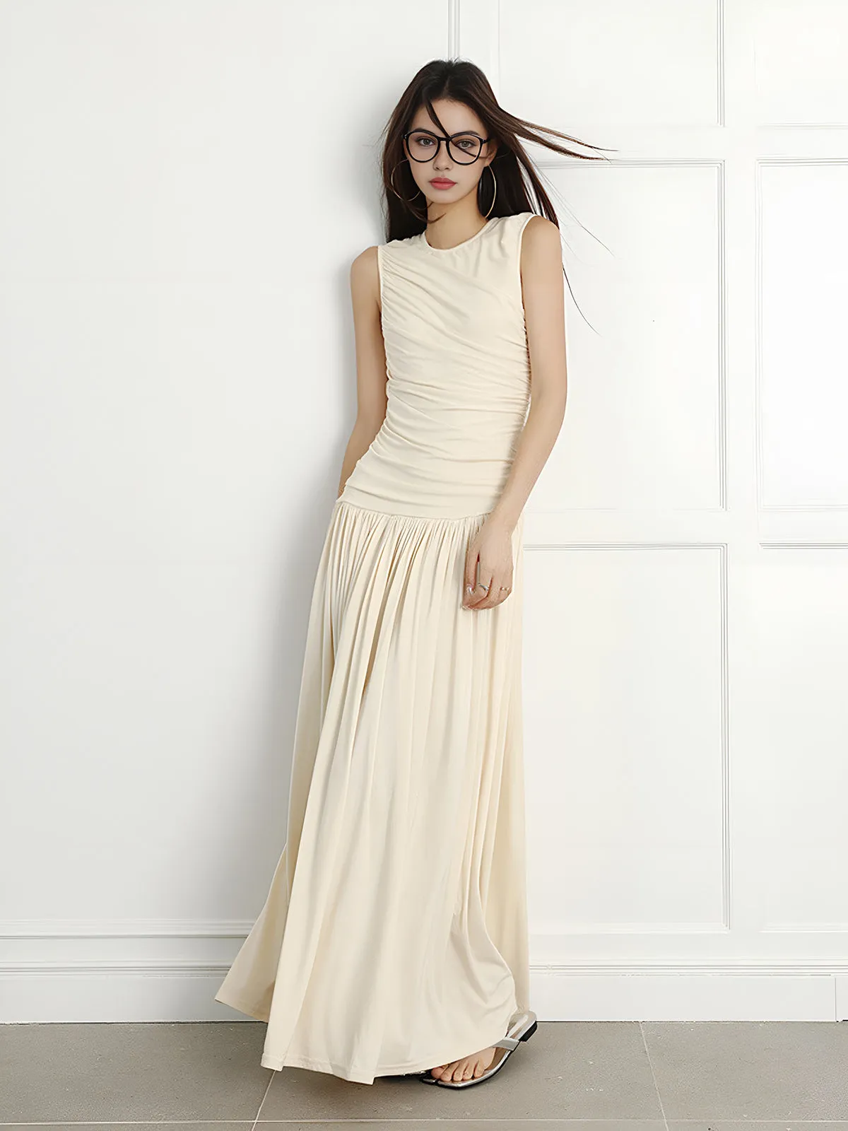 Sleeveless Crew Neck Pleated Long Dress Without Belt sold by COMMENSE product image thumbnail 2
