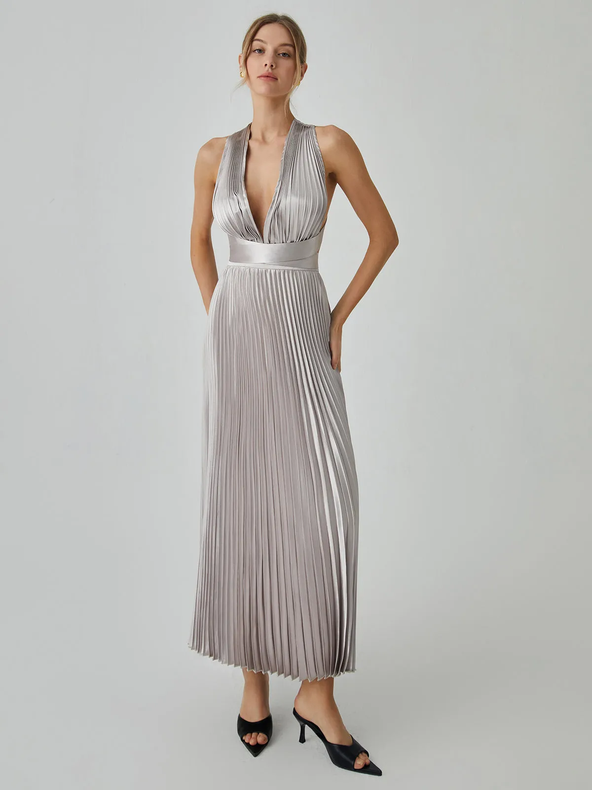 Knotted Halter Pleated Long Dress sold by COMMENSE product image thumbnail 4