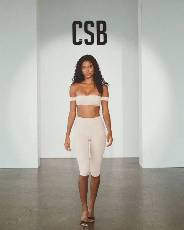 Form Invisible Scrunch Capri Leggings | Fawn made by Crop Shop Boutique