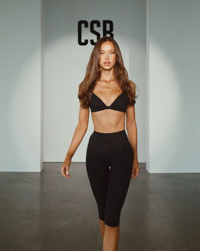 Form Invisible Scrunch Capri Leggings | Black made by Crop Shop Boutique