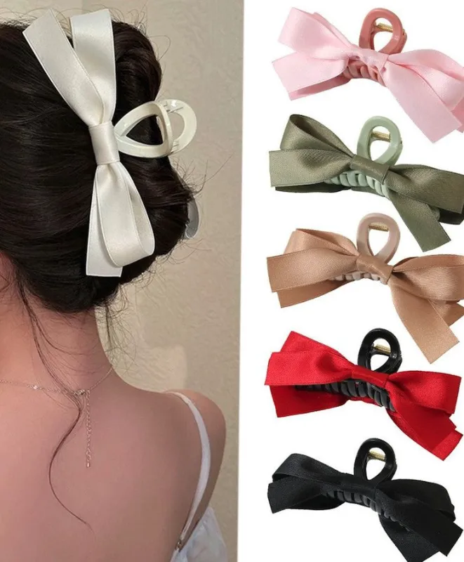 Bow hair clip made by Miss Sparkling