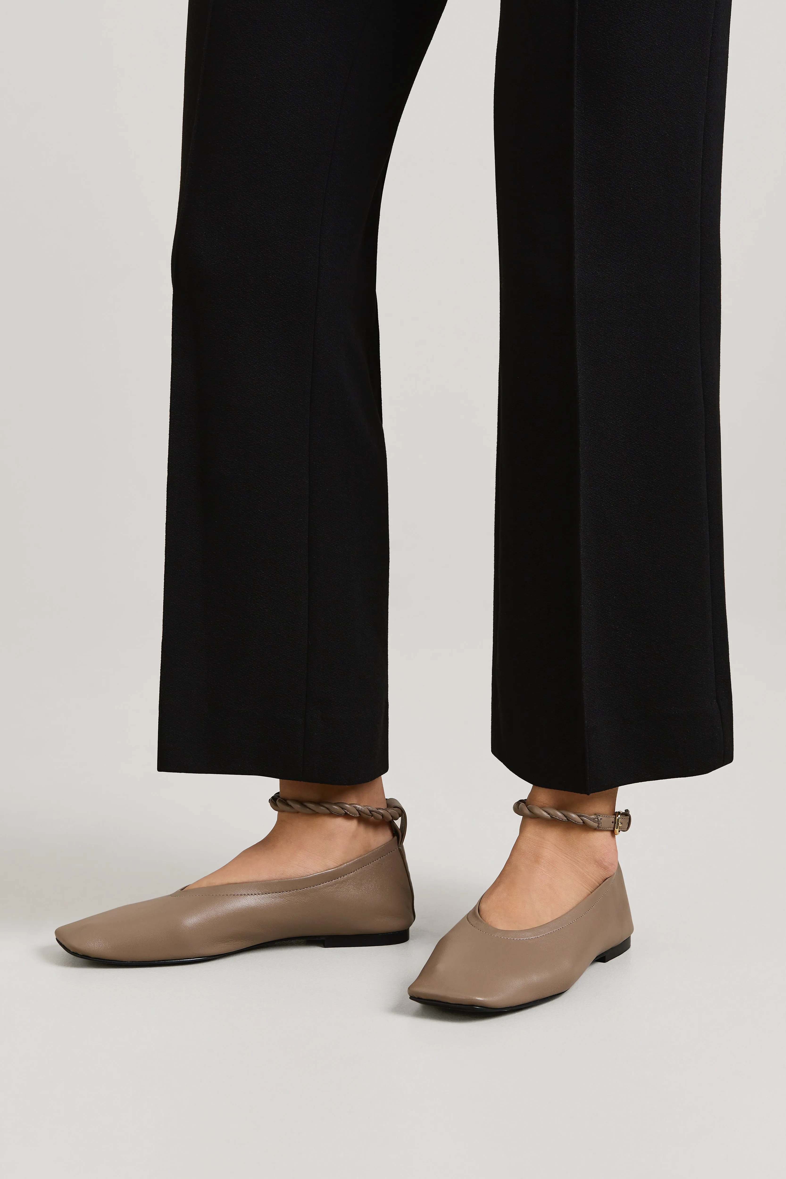 The Steele Flat sold by A.EMERY product image thumbnail 4