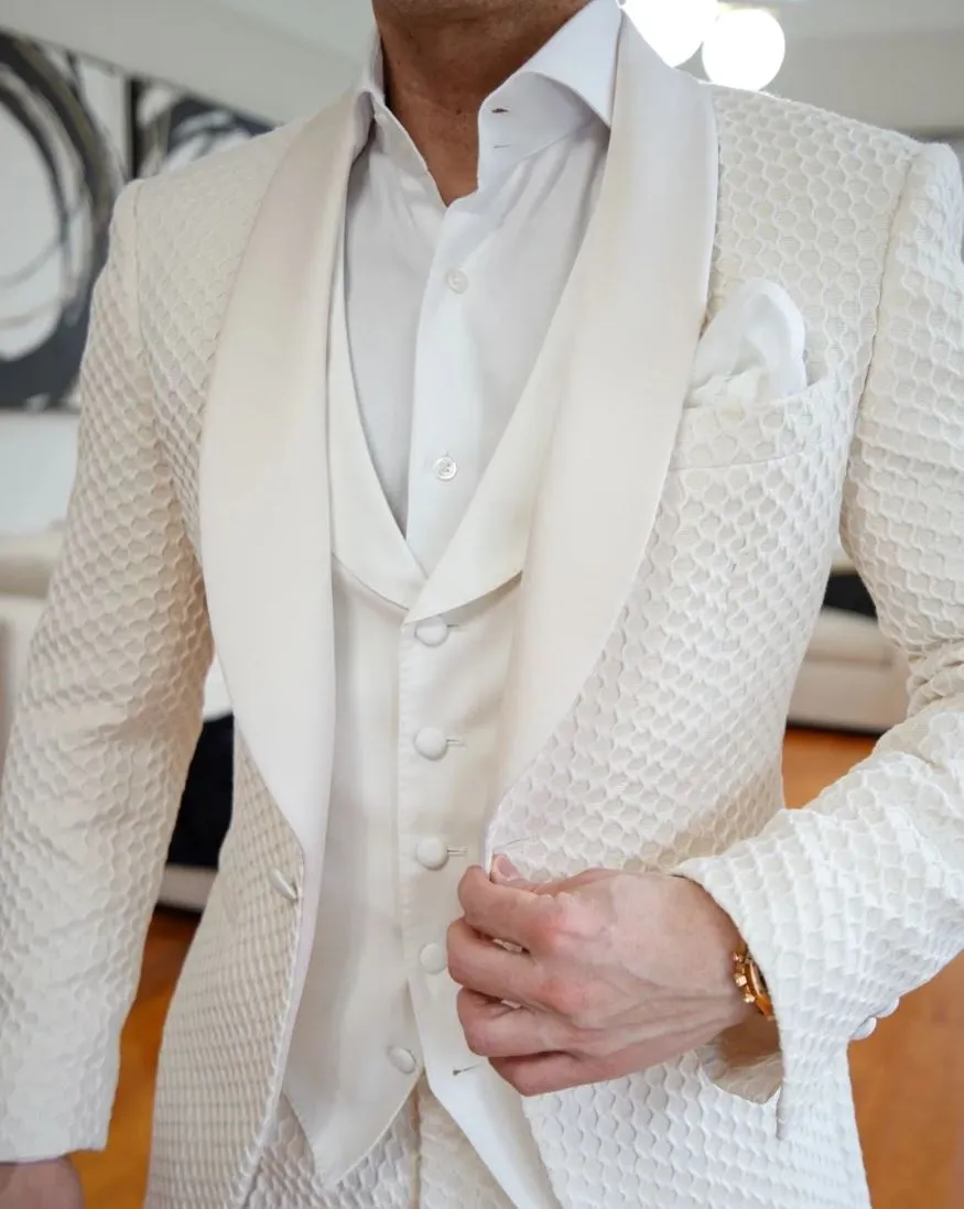 Vaniglia Honeycomb Dinner Jacket sold by Sebastian Cruz Couture product image thumbnail 2