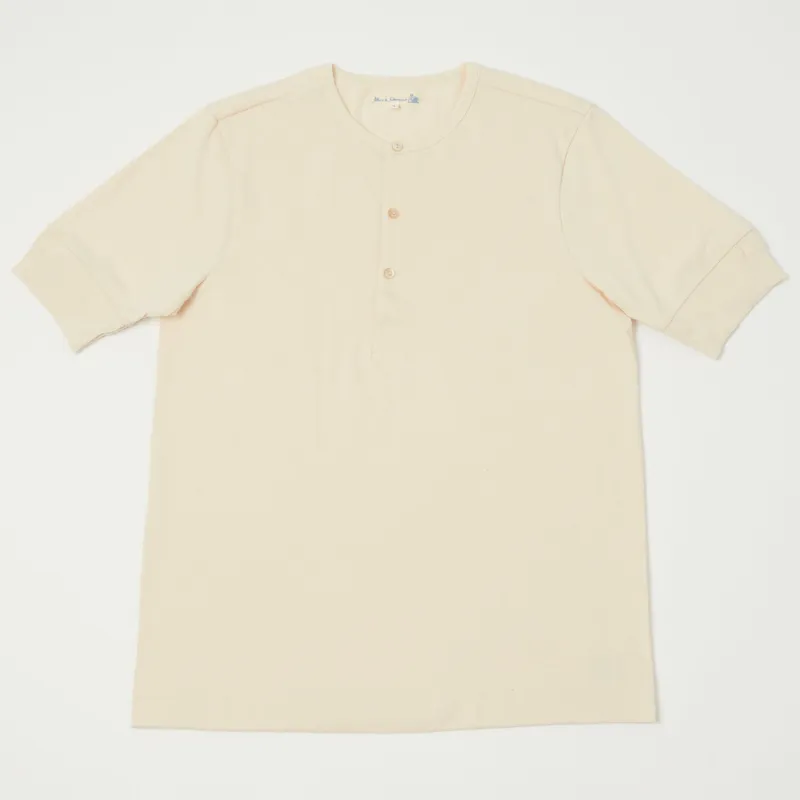 Merz b. Schwanen 207 Short Sleeve Henley - Nature sold by Son of a Stag