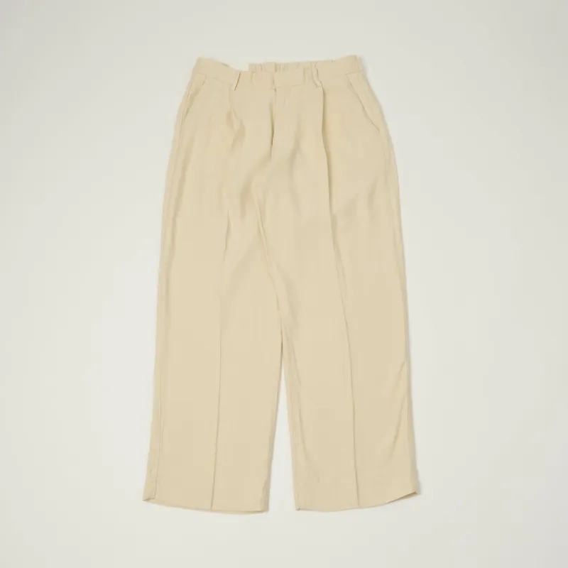 NN07 'Kay' Relaxed Linen Blend Pleated Trouser - Ivory made by No Nationality 07