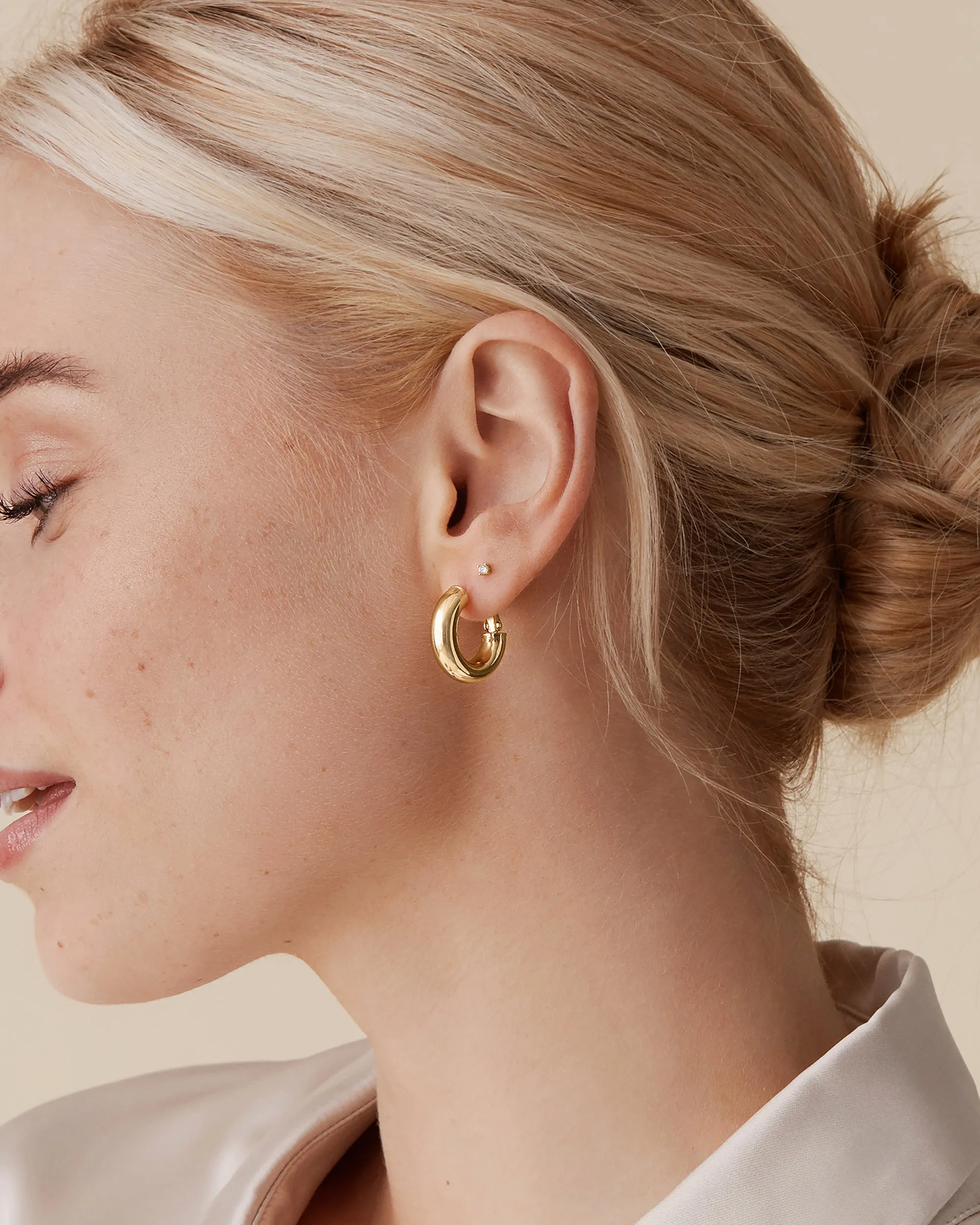 Clasp Back Chunky Hoops sold by PAVOI product image thumbnail 2