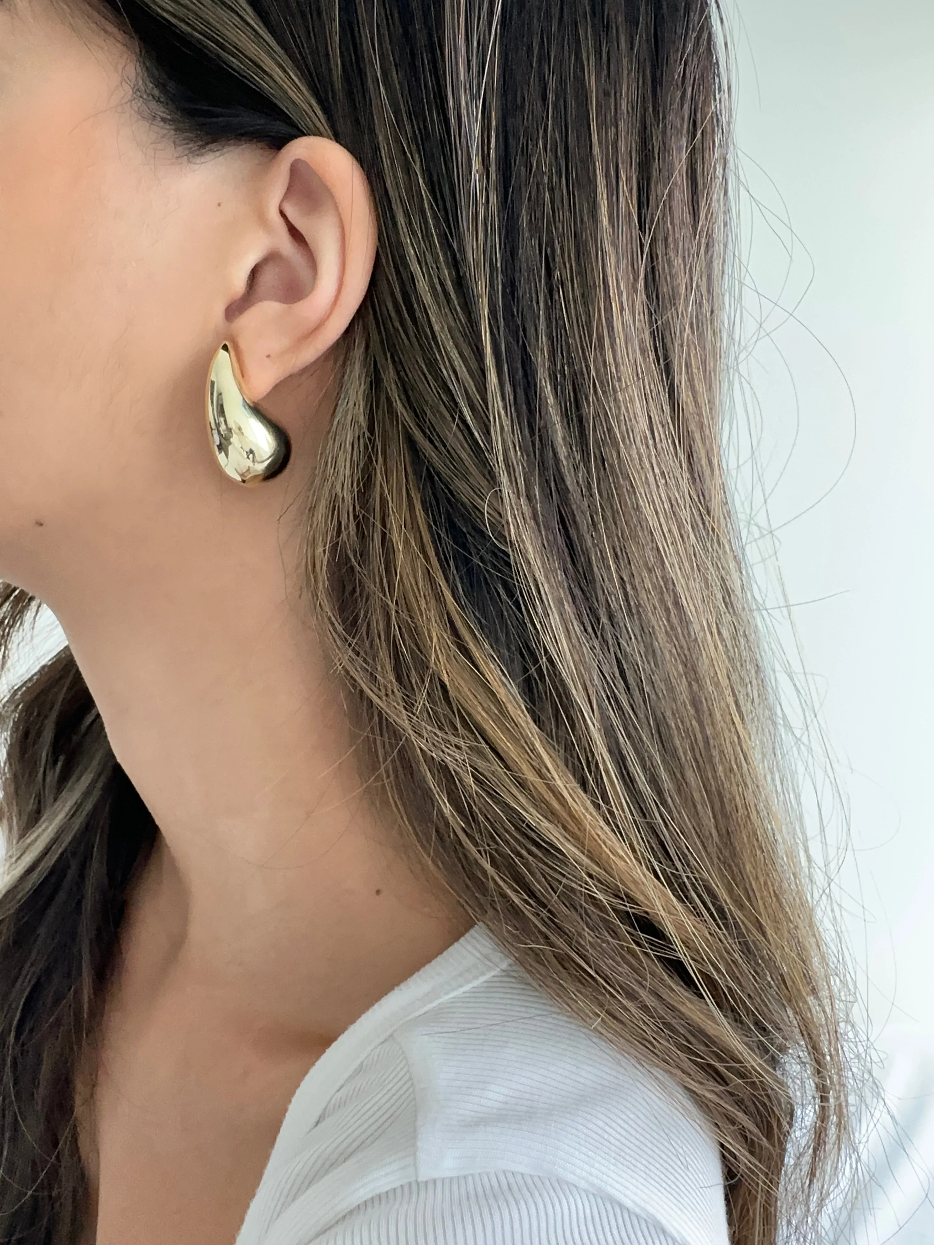 Chunky Teardrop Hoop Earrings sold by PAVOI product image thumbnail 4