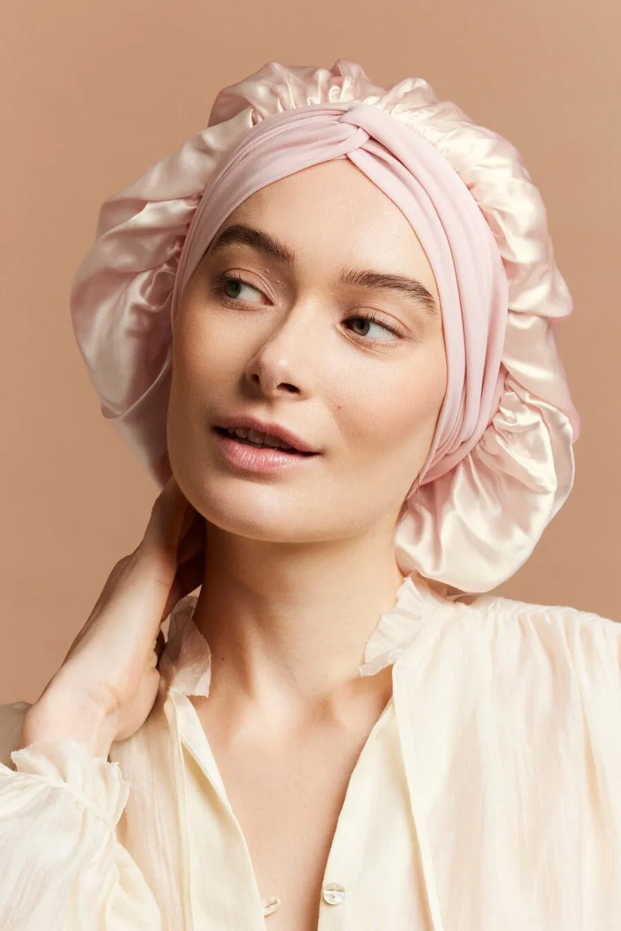BONNET DE NUIT EN SOIE CREME sold by Indira de paris