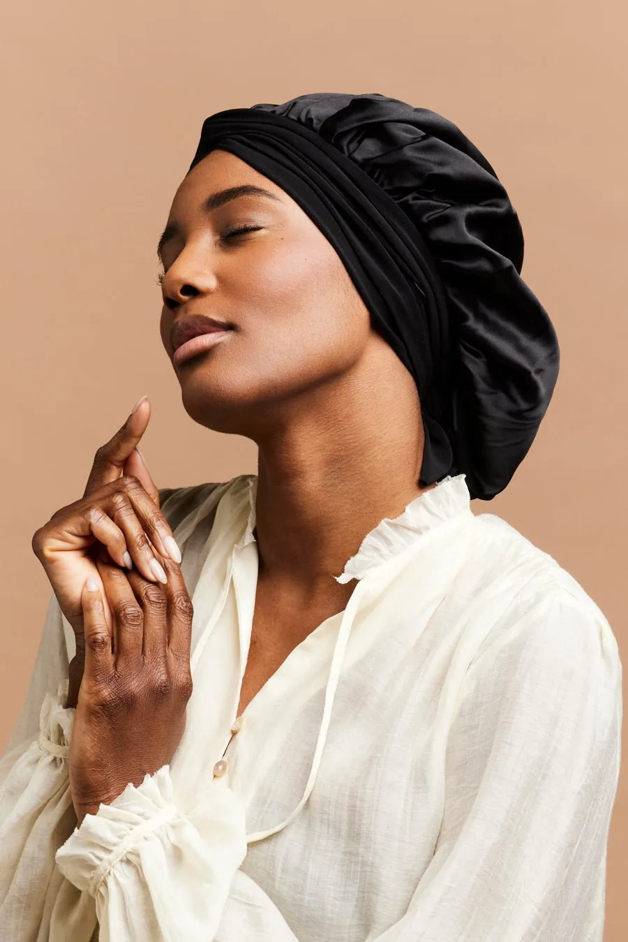 BONNET DE NUIT EN SOIE NOIR sold by Indira de paris product image thumbnail 2