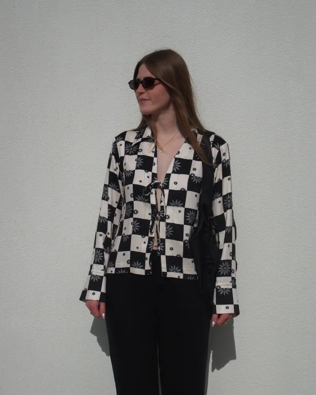 TIE BLOUSE KALUZ FLORAL SQUARE PRINT made by JAN 'N JUNE