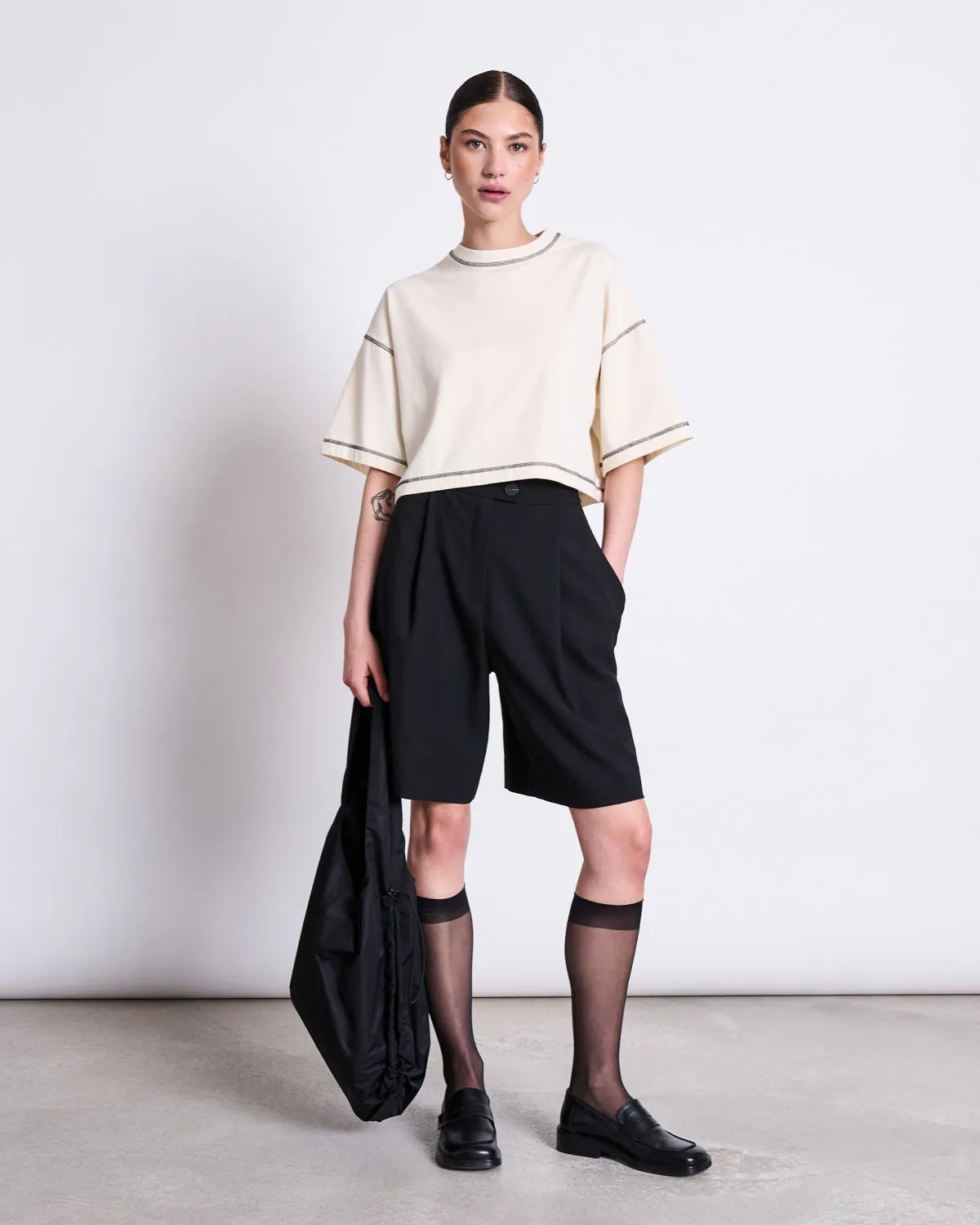 WIDE PLEATED SHORTS BENITO BLACK sold by JAN 'N JUNE product image thumbnail 4