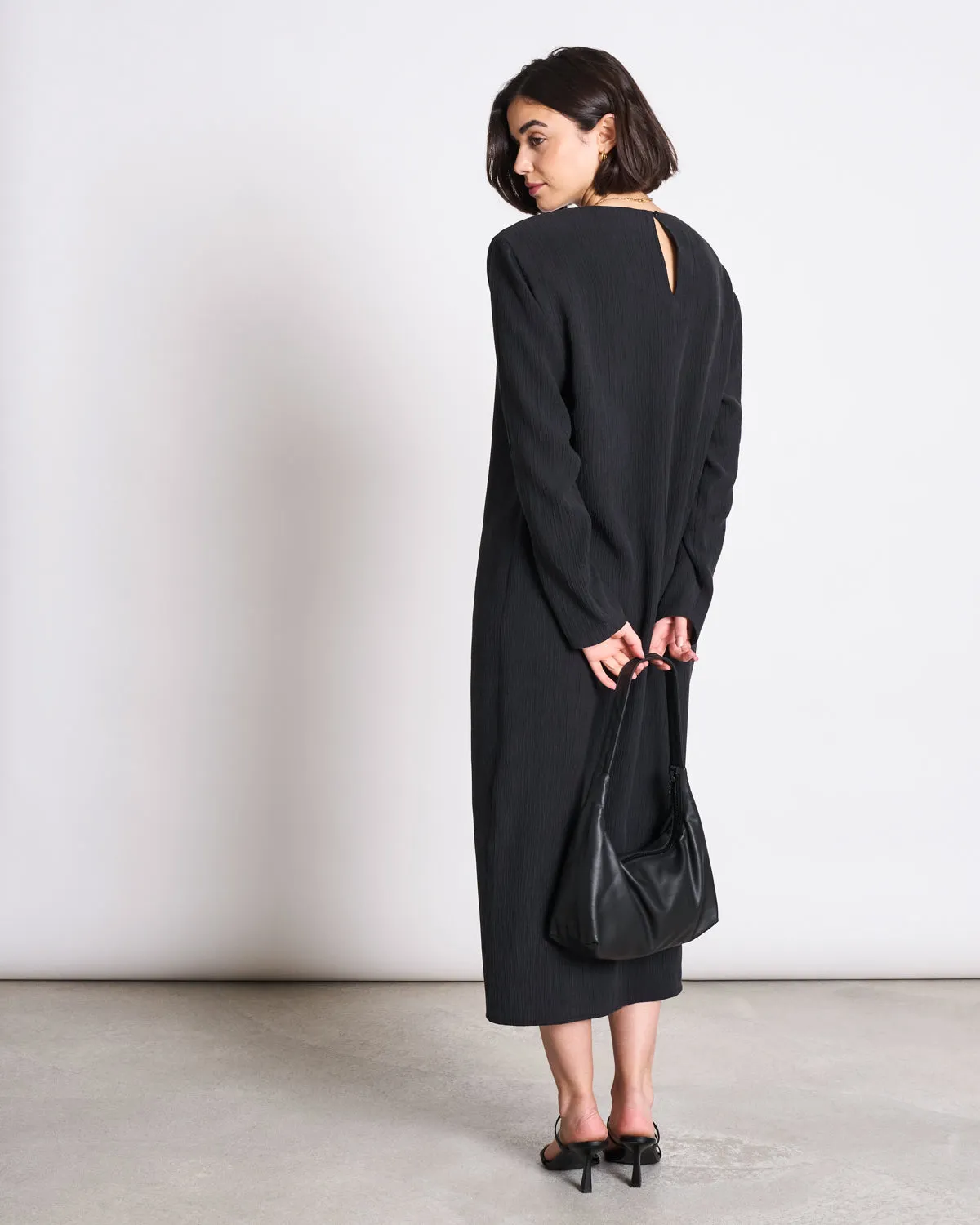 MIDI CRINKLE DRESS DIMMA BLACK sold by JAN 'N JUNE product image thumbnail 2