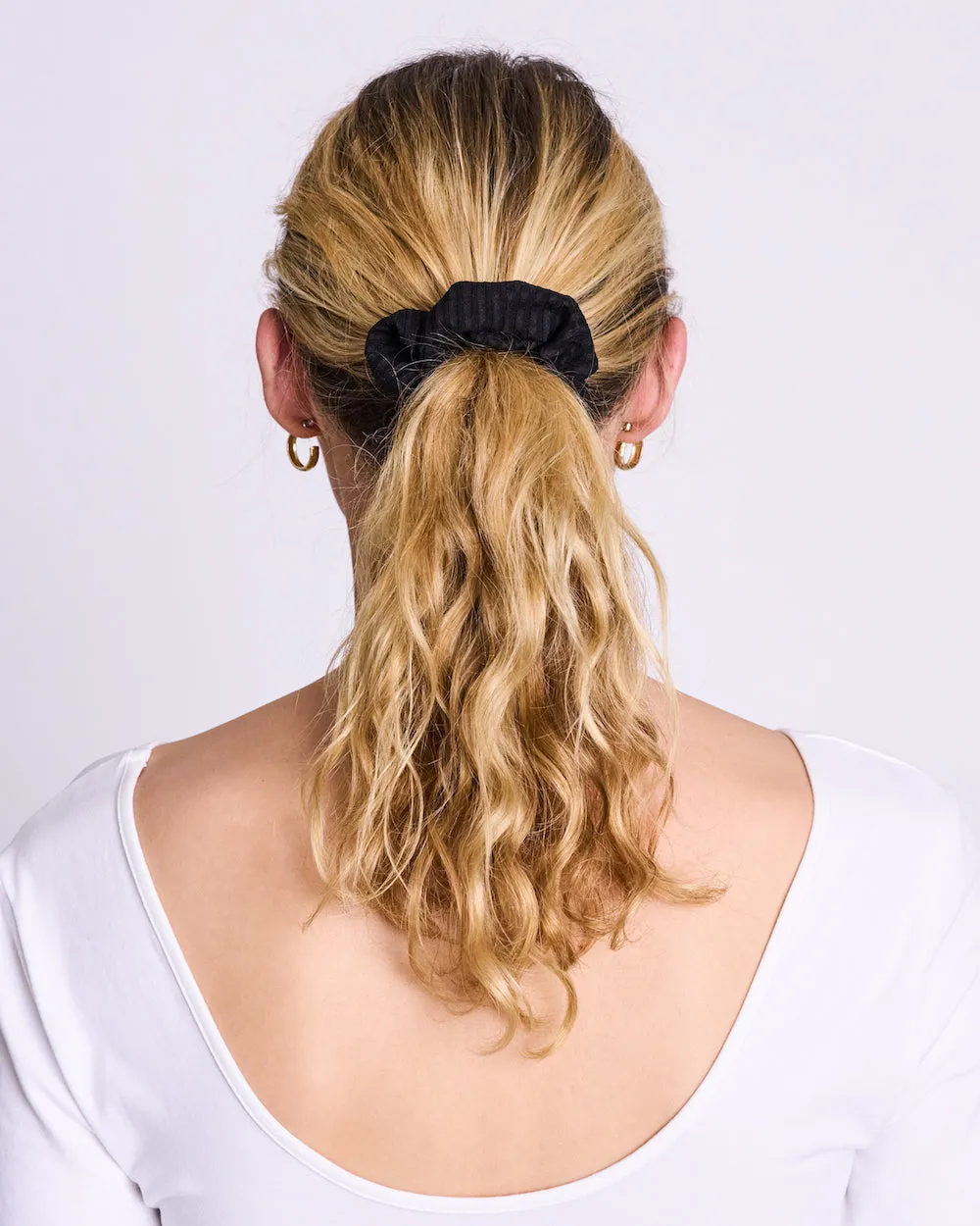 SCRUNCHIE RIB TENCEL® BLACK sold by JAN 'N JUNE