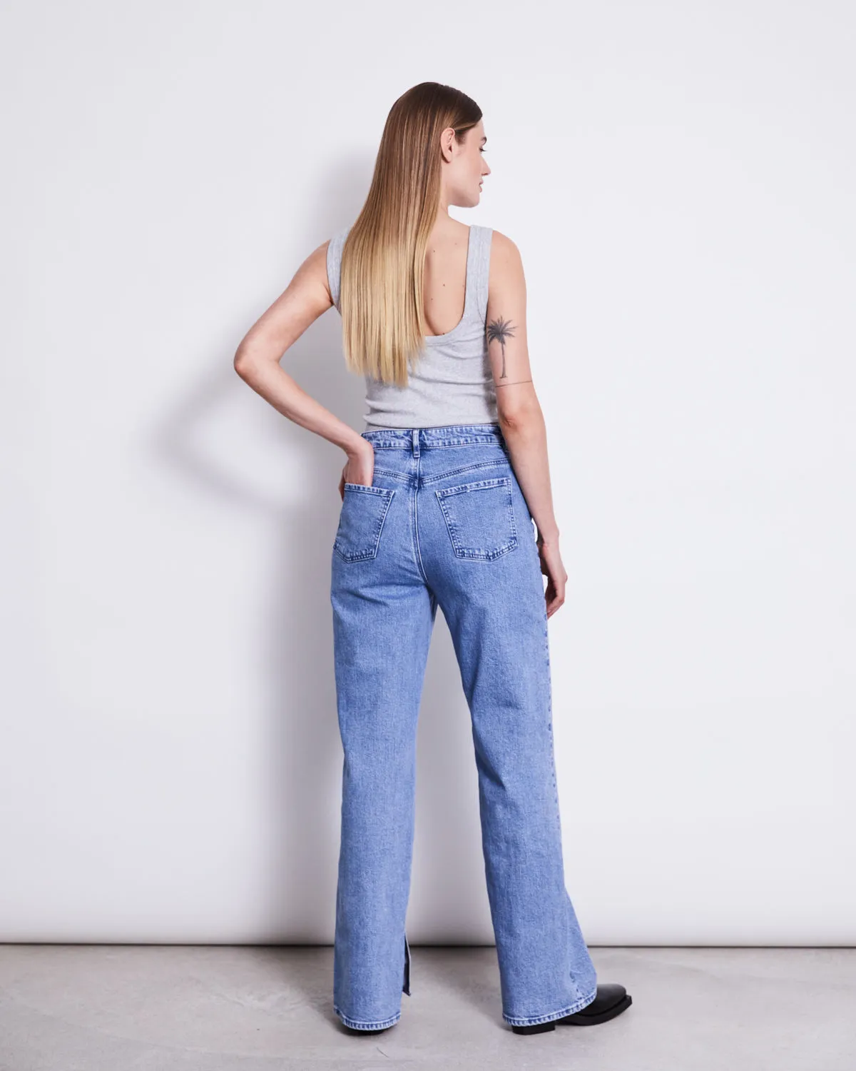 SLITTED WIDE LEG JEANS SELENE LIGHT BLUE sold by JAN 'N JUNE product image thumbnail 4