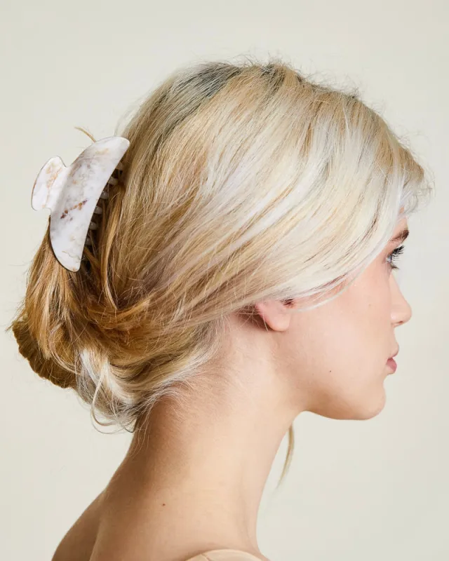 MIDI HEIRLOOM CLAW DUNE WHITE sold by JAN 'N JUNE