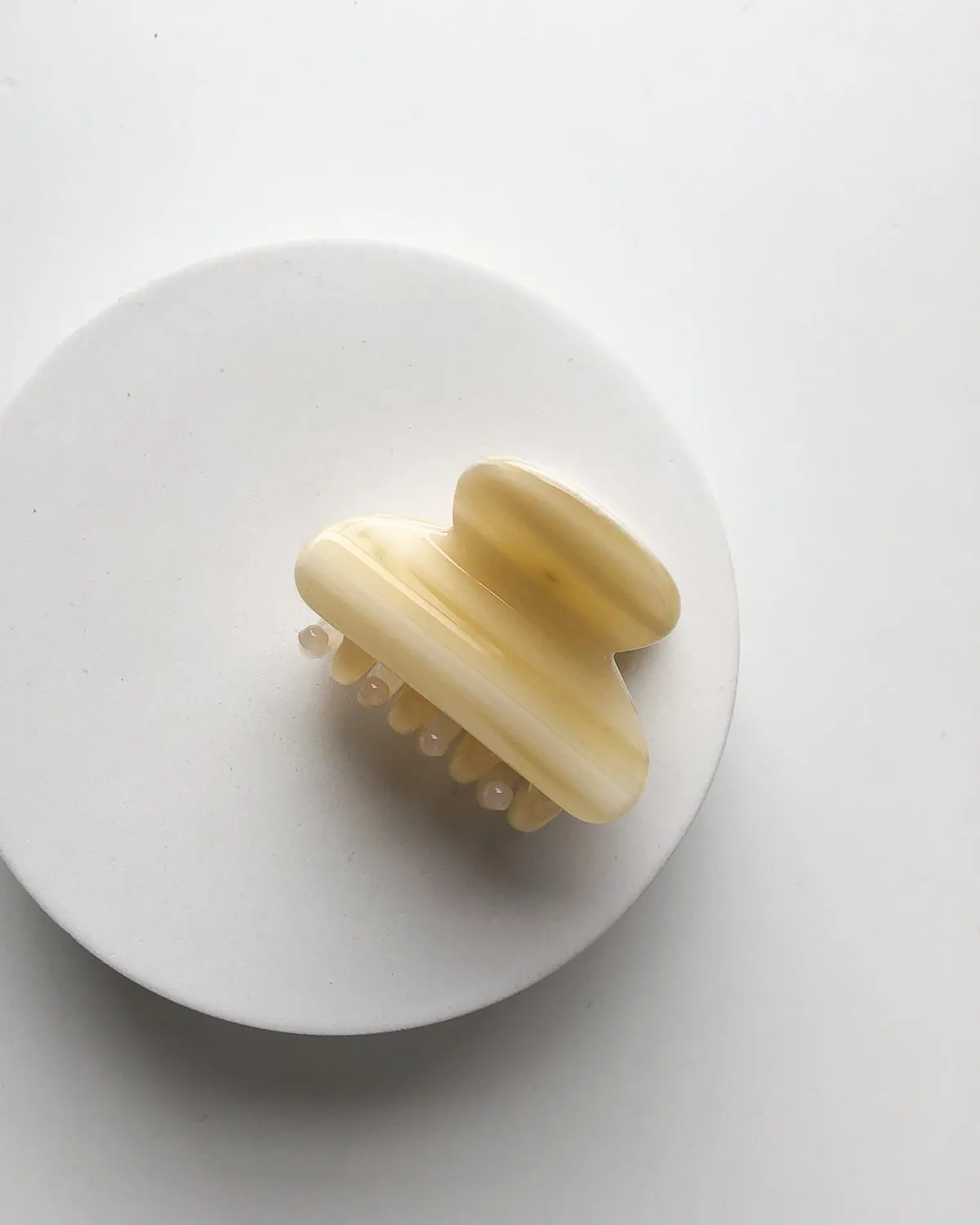 MINI HEIRLOOM CLIP ALABASTER sold by JAN 'N JUNE product image thumbnail 2