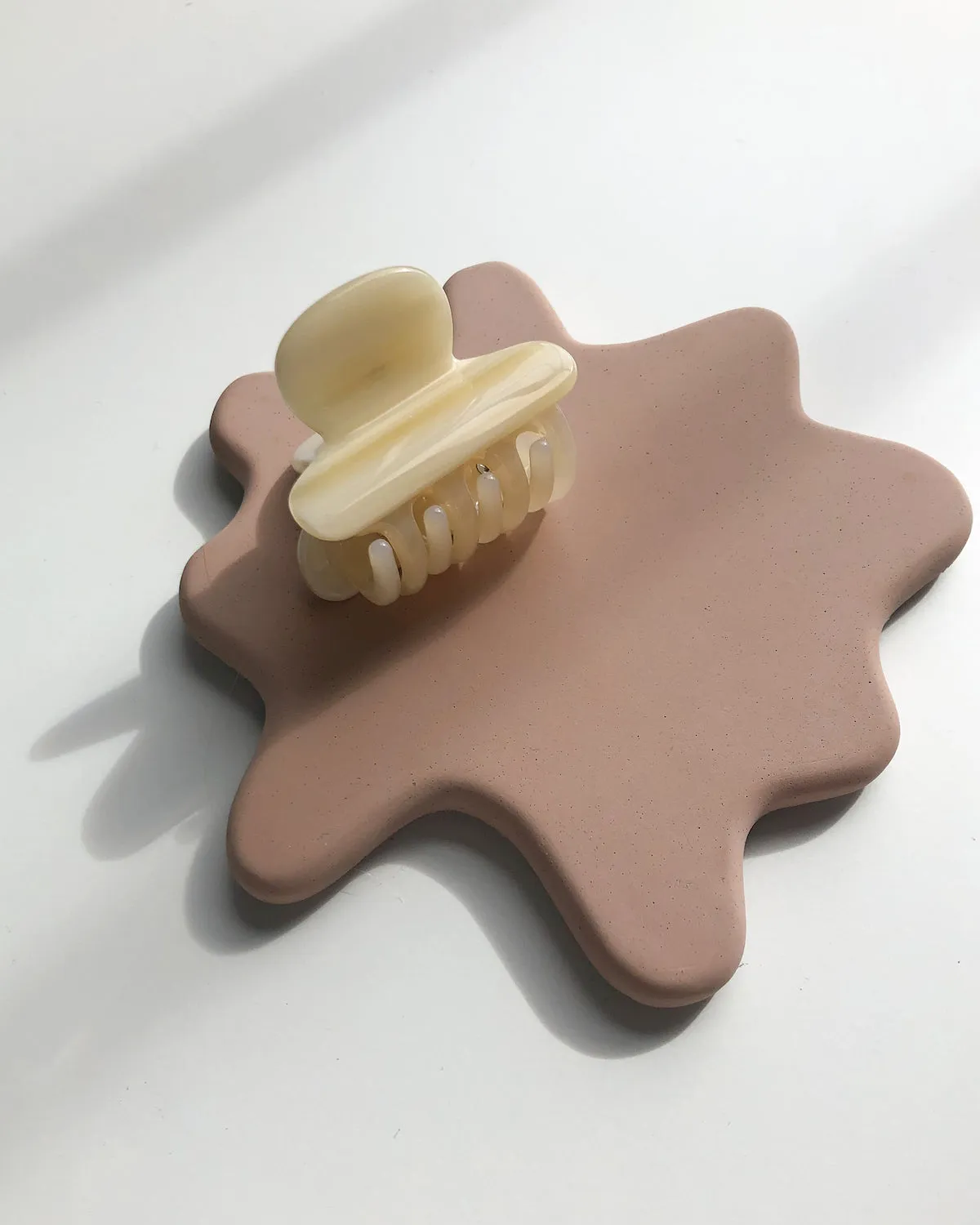 MINI HEIRLOOM CLIP ALABASTER sold by JAN 'N JUNE product image thumbnail 4