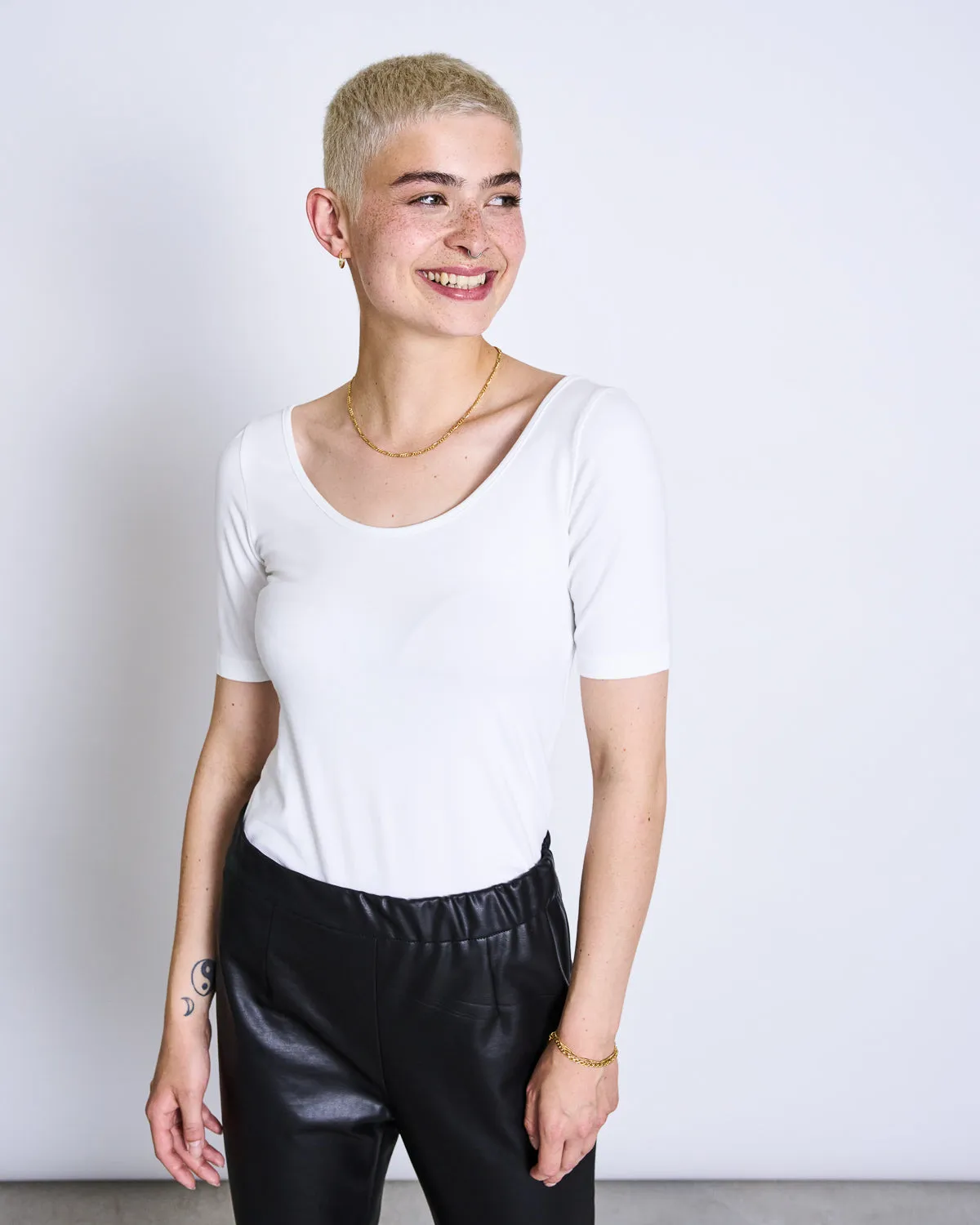 T-SHIRT SCOOP WHITE sold by JAN 'N JUNE product image thumbnail 3