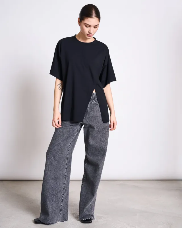 SLITTED T-SHIRT NADIL BLACK made by JAN 'N JUNE