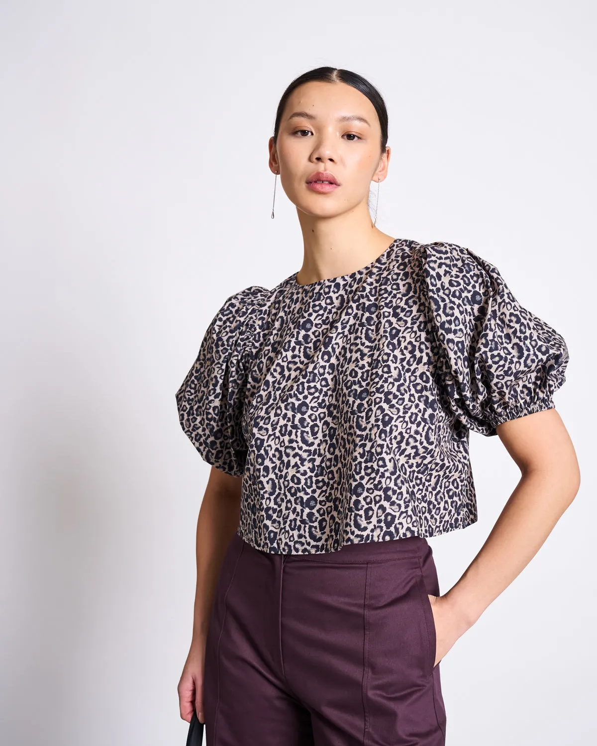 CROPPED ORGANIC COTTON BLOUSE OLMOS LEO PRINT sold by JAN 'N JUNE