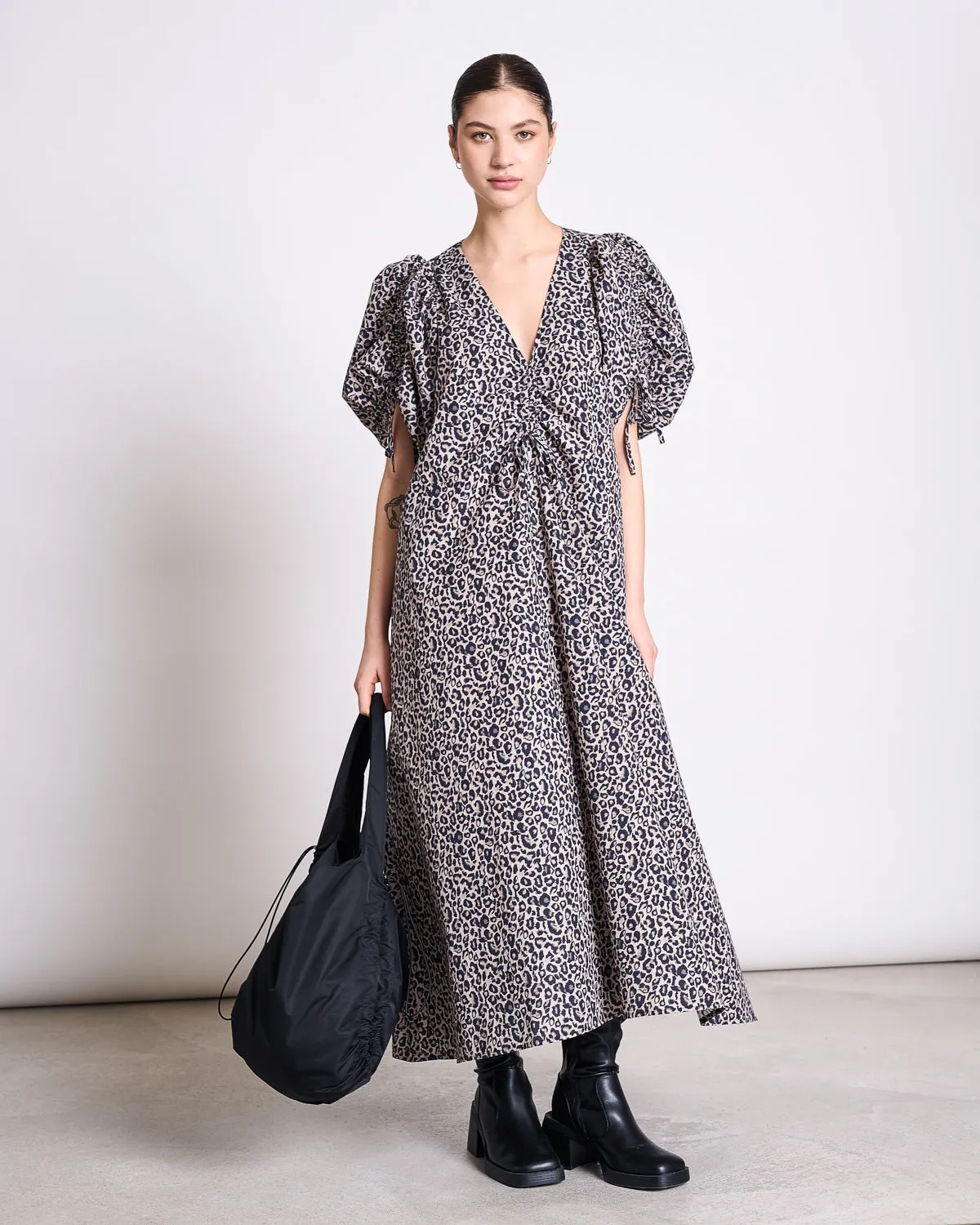 MAXI DRESS DANS LEO PRINT sold by JAN 'N JUNE