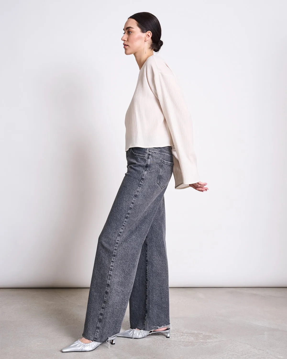 CRINKLE BLOUSE YAME OFFWHITE sold by JAN 'N JUNE product image thumbnail 2