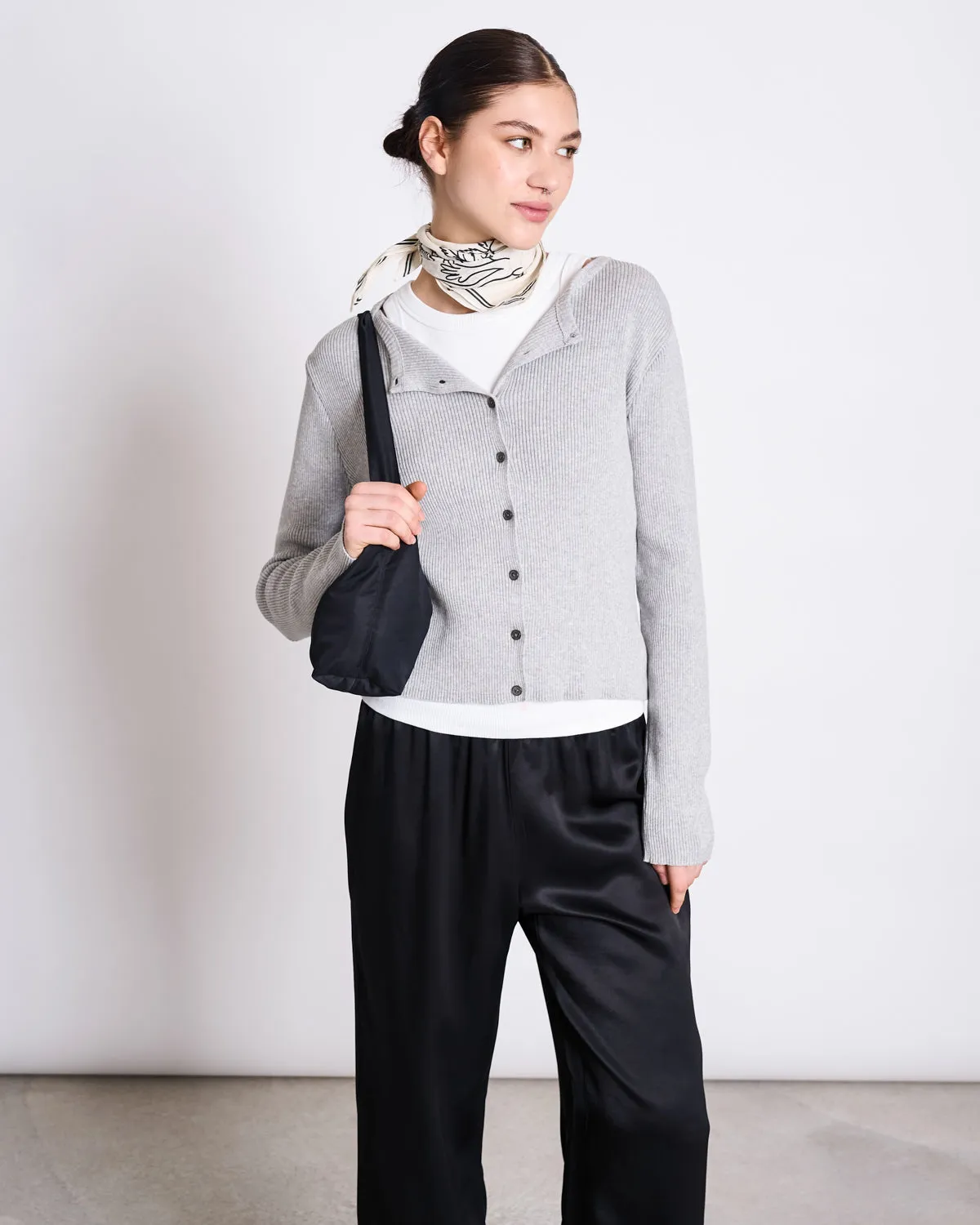 CREWNECK CARDIGAN GLIMT LIGHT GREY GOTS sold by JAN 'N JUNE product image thumbnail 2
