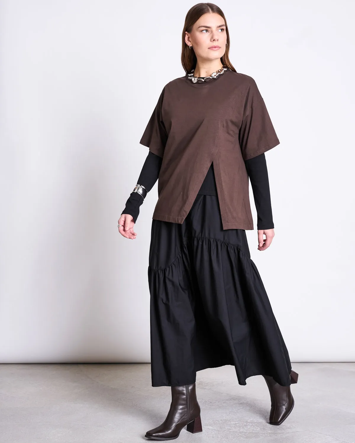 SLITTED T-SHIRT NADIL MUD sold by JAN 'N JUNE