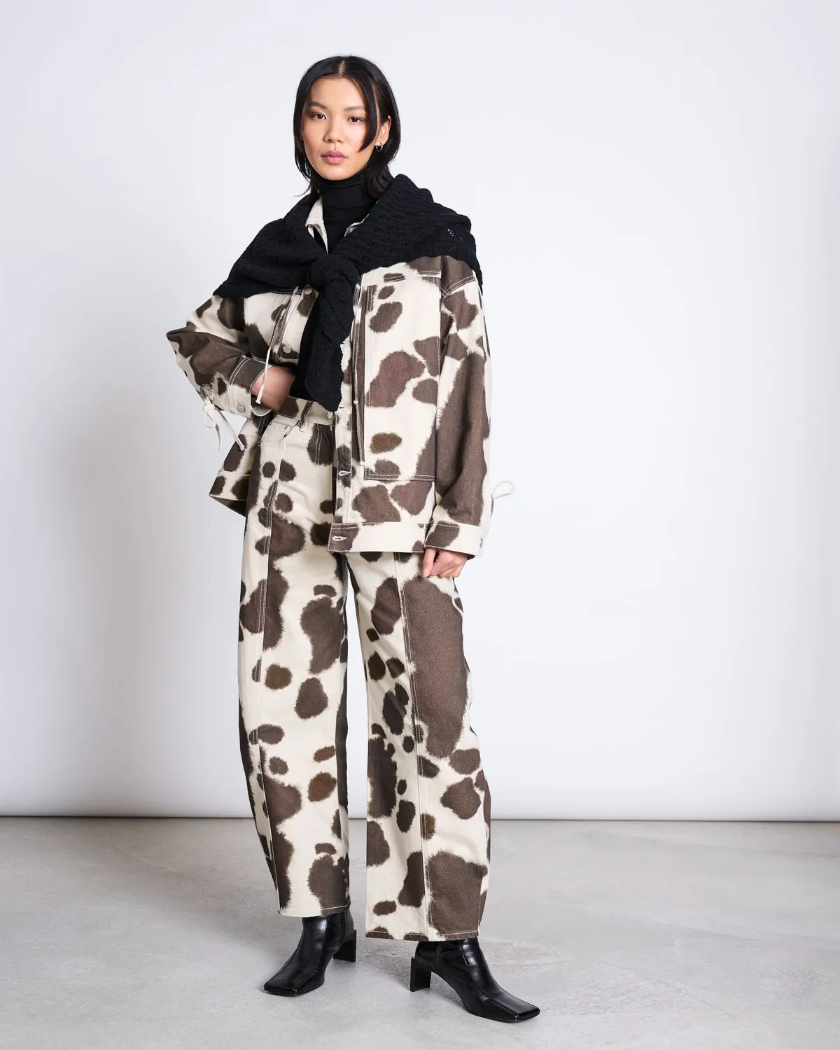 LAMBSWOOL TRIANGLE SCARF ELVA BLACK GOTS sold by JAN 'N JUNE product image thumbnail 2