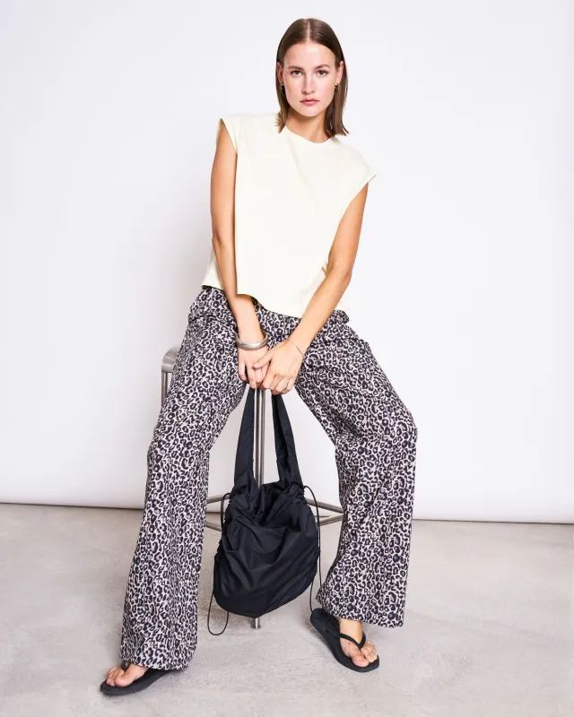 T-SHIRT OVAR BUTTERMILK sold by JAN 'N JUNE