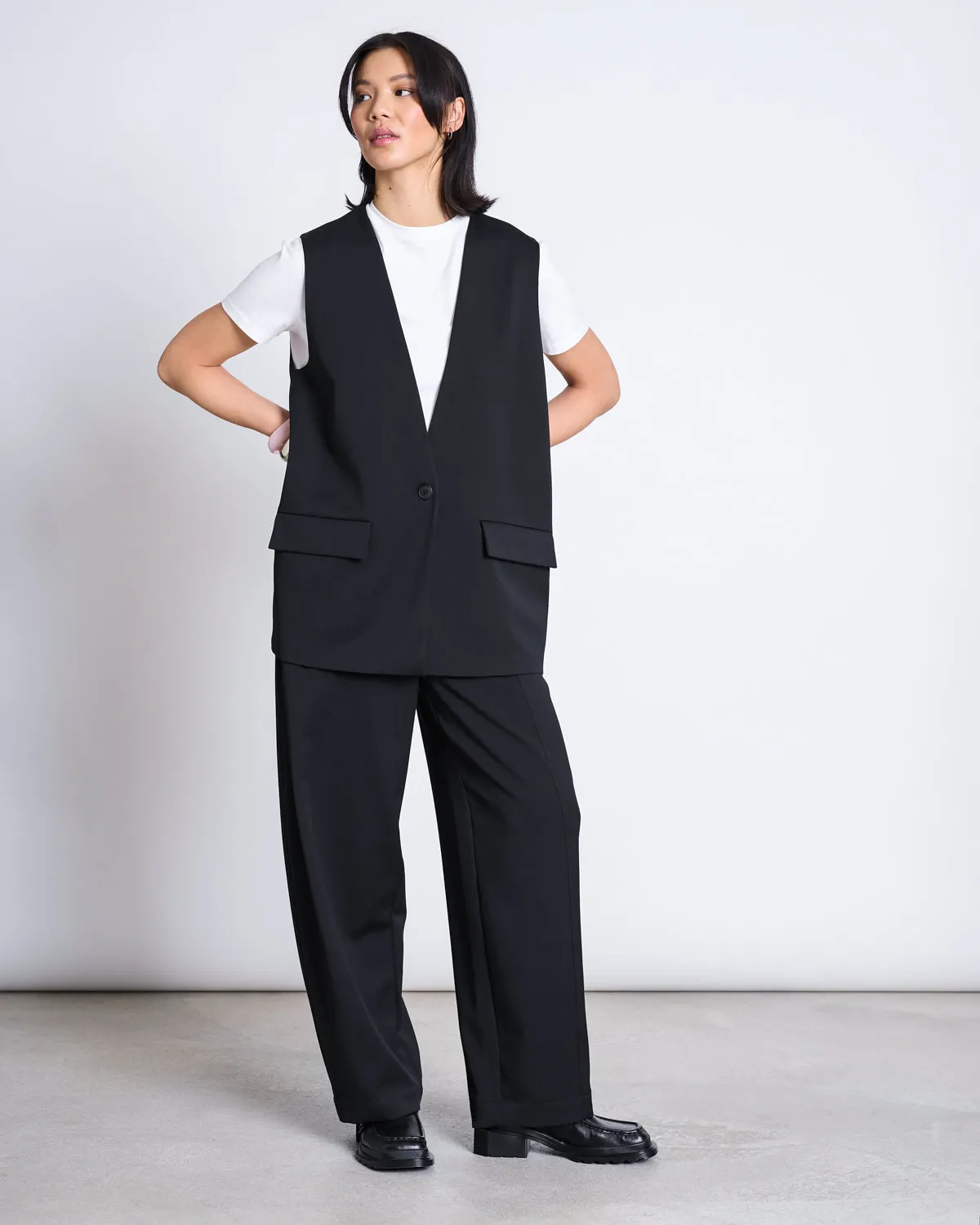 OVERSIZED SUIT VEST ARDEN BLACK sold by JAN 'N JUNE product image thumbnail 4