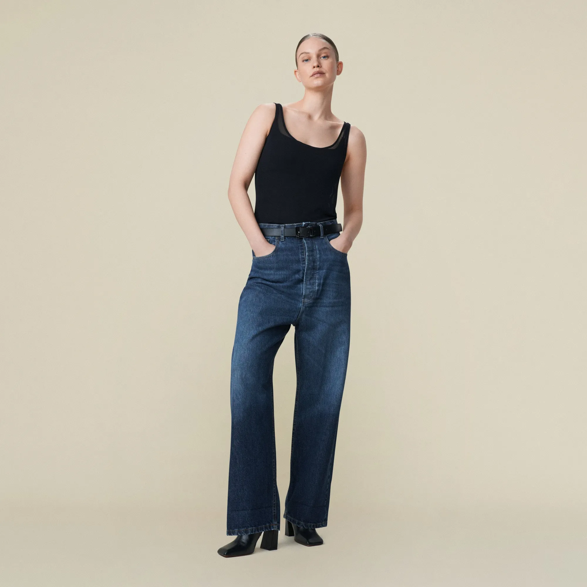 Bruna L sold by Lois jeans