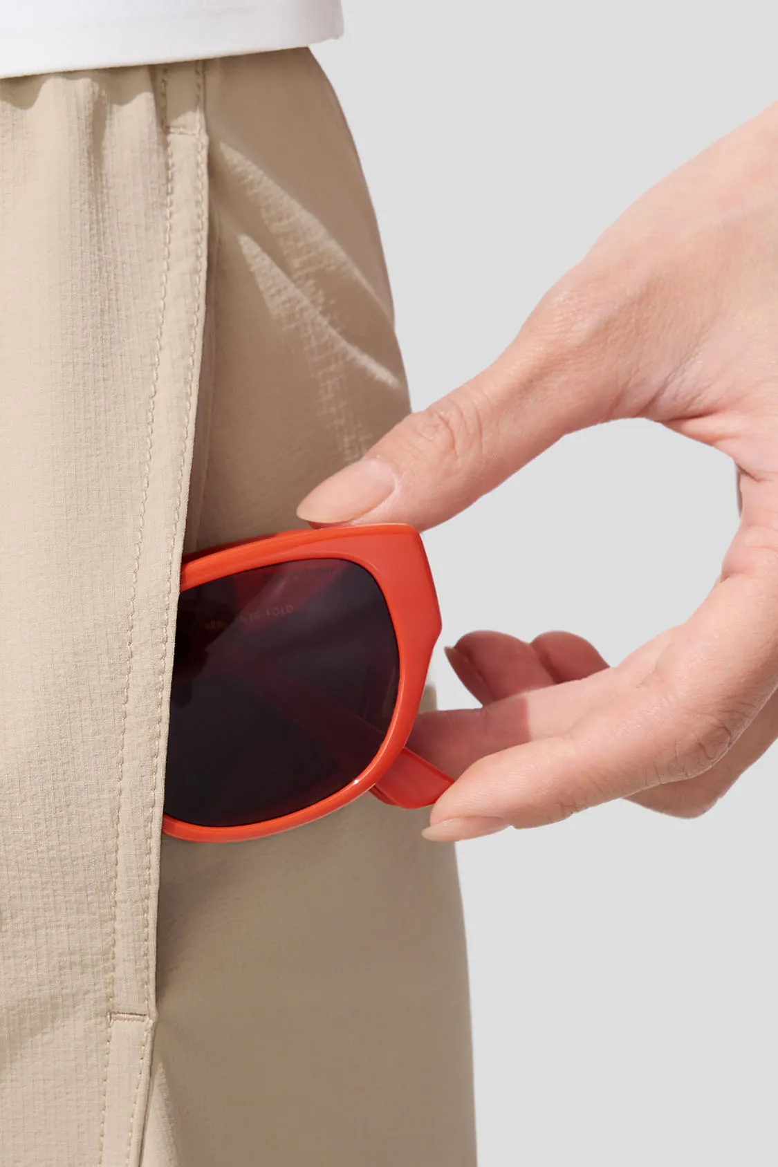 Small Square Frame Sunglasses UV 400 FD016 sold by Beneunder product image thumbnail 5