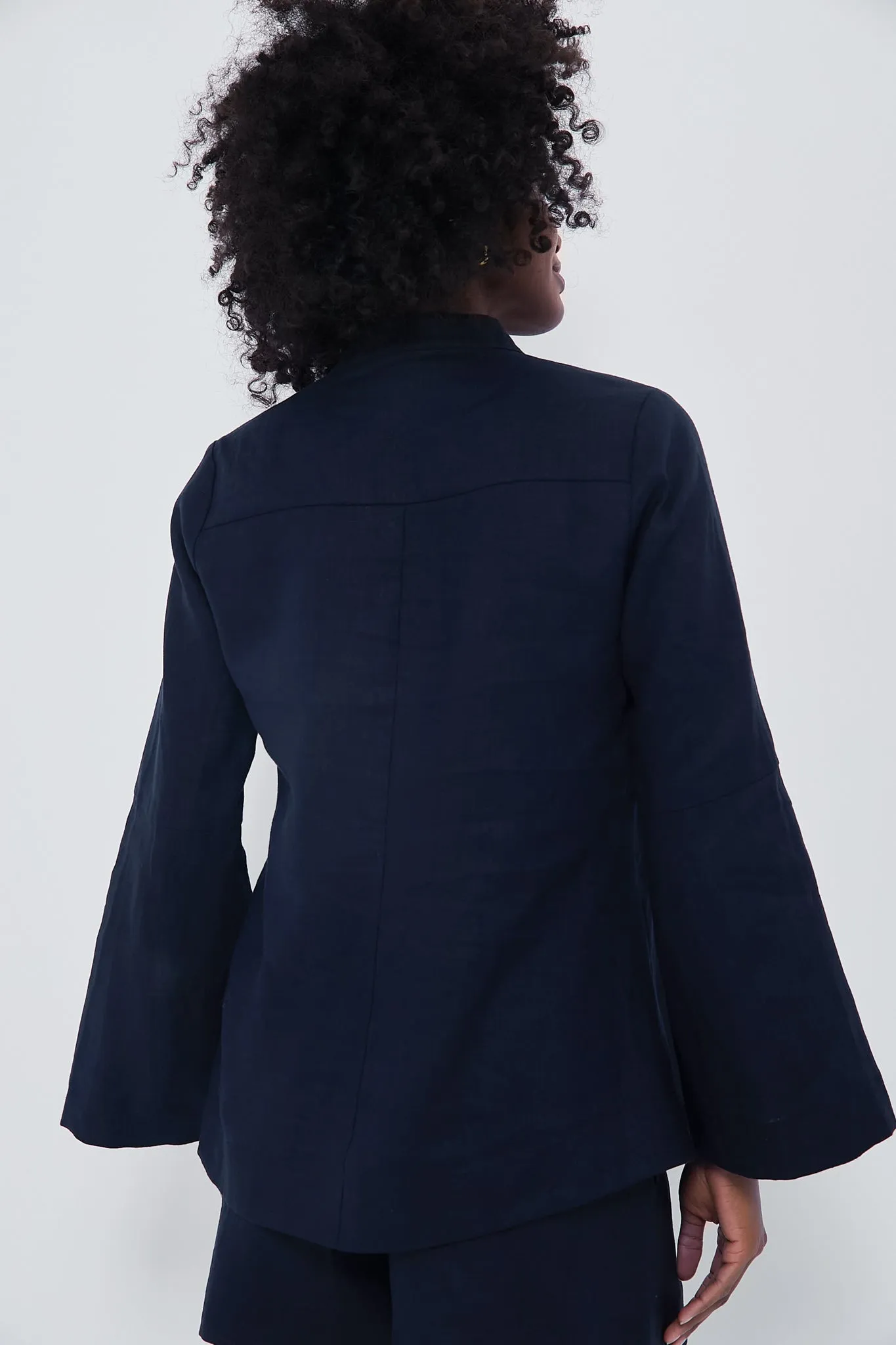 Navy Linen Eleuthera Popover sold by Tuckernuck product image thumbnail 4