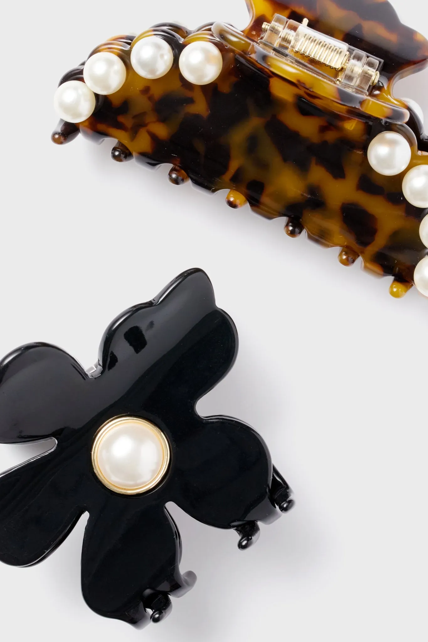 Jet Pearl Lily Claw Clip sold by Tuckernuck product image thumbnail 4