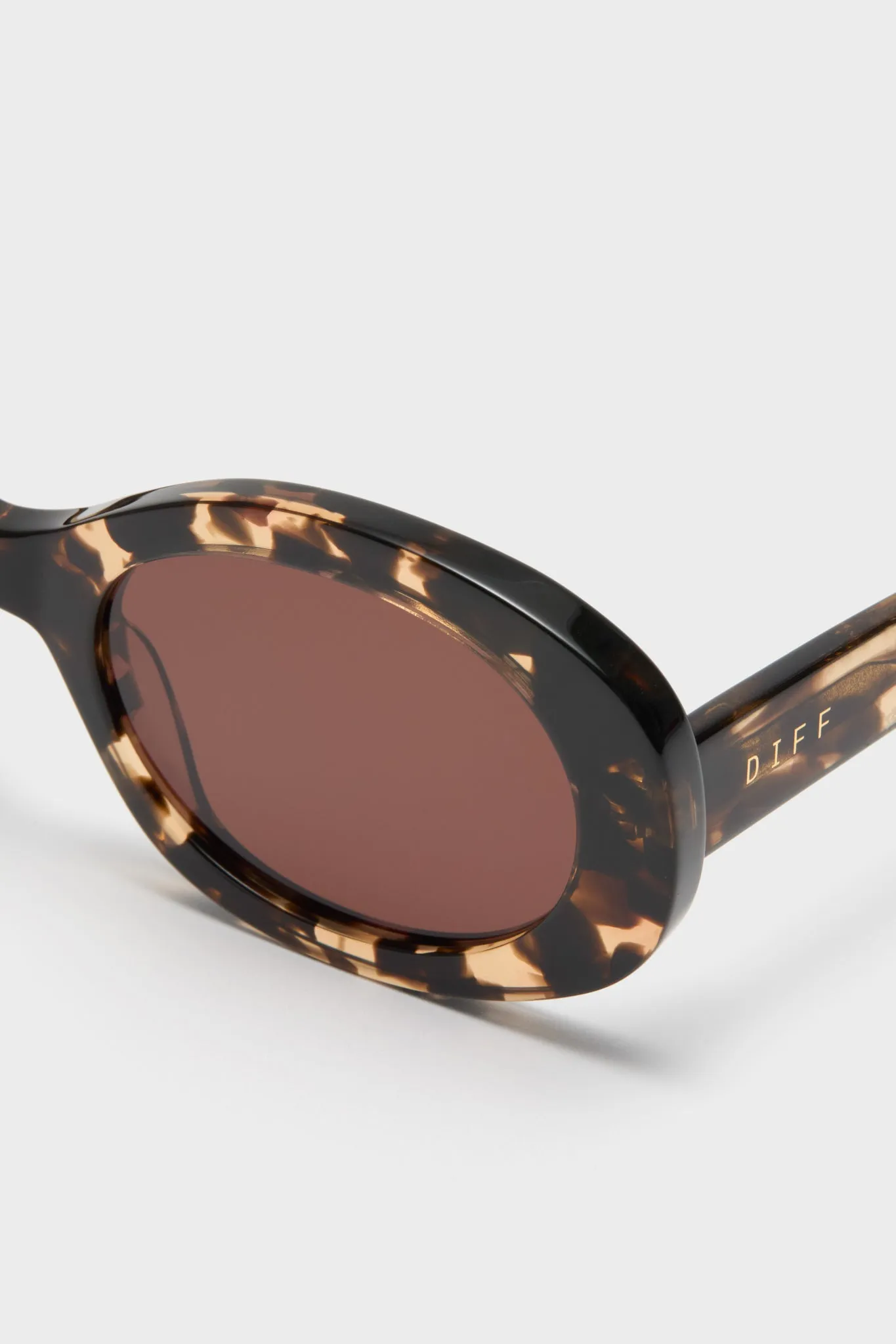 Espresso Tortoise Lainey Sunglasses sold by Tuckernuck product image thumbnail 5